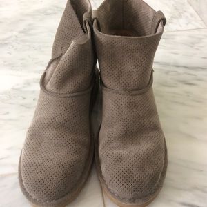 Ugg Unlined gray taupe color sz 9